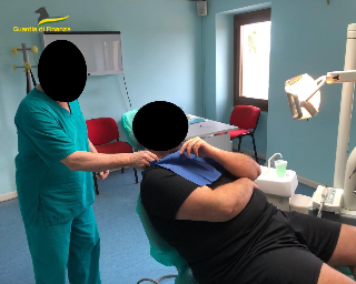 La Finanza scova falso dentista, studio posto sotto sequestro